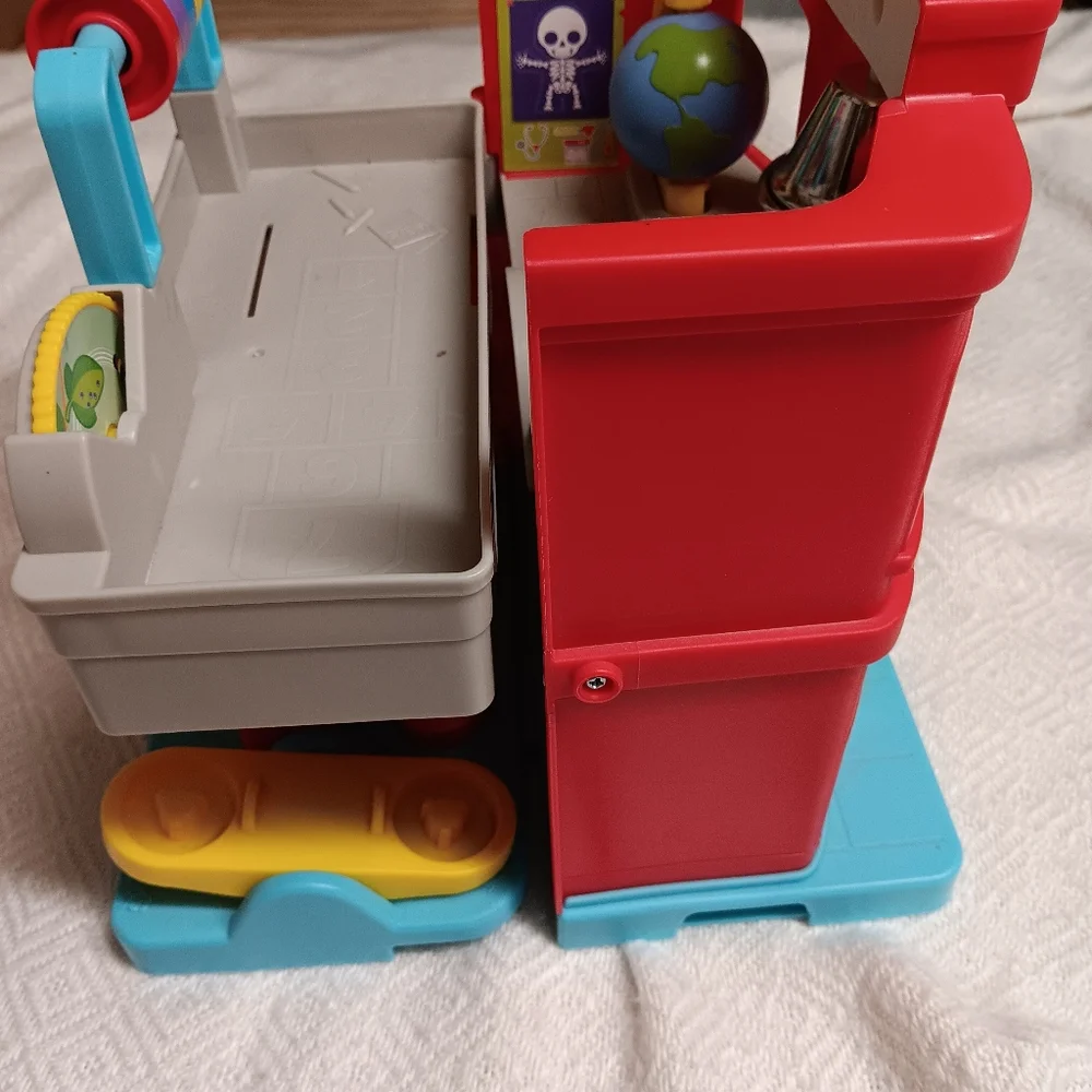 Fisher Price School - Picture 5 of 11